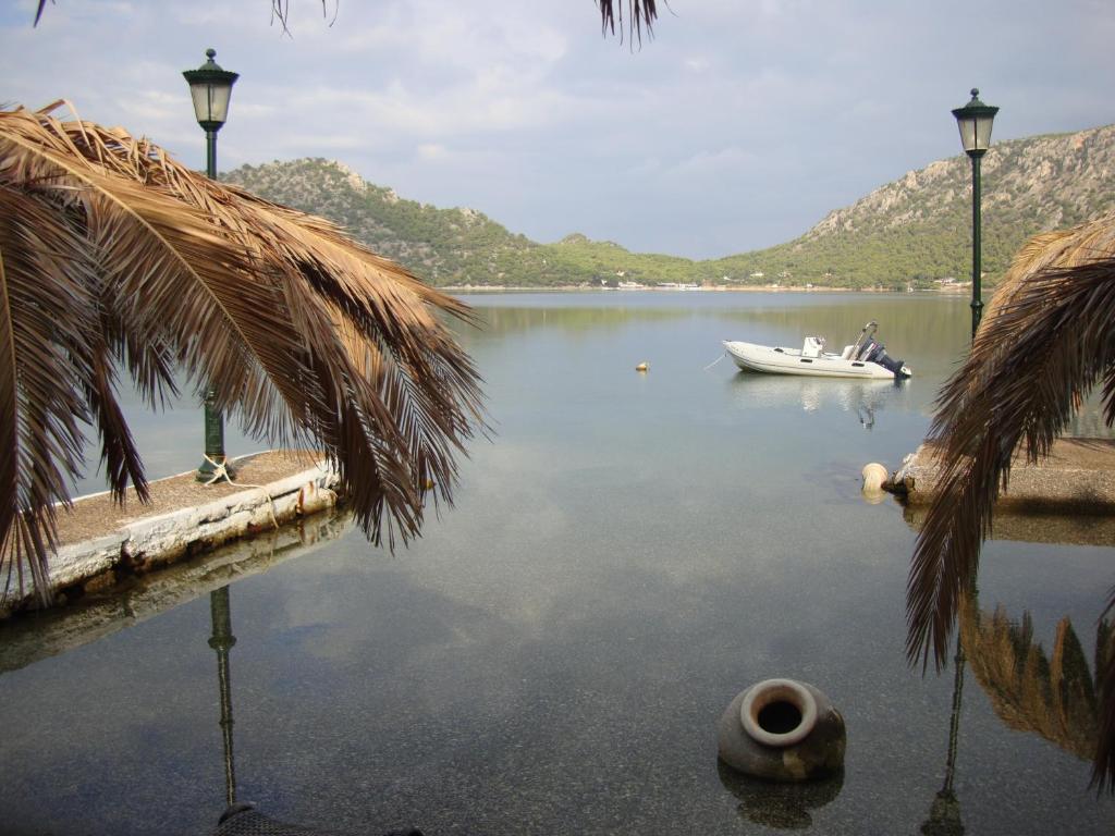 Mantas Bay Hotel Lutráki Kültér fotó
