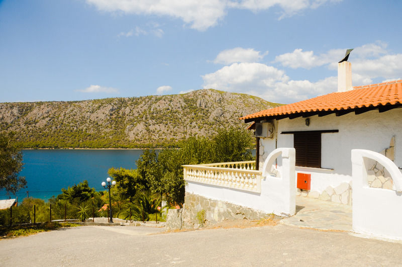 Mantas Bay Hotel Lutráki Kültér fotó
